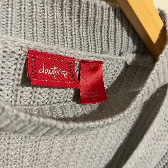 Daytrip Buckle oversized gray distressed sweater size large - Picture 2 of 2